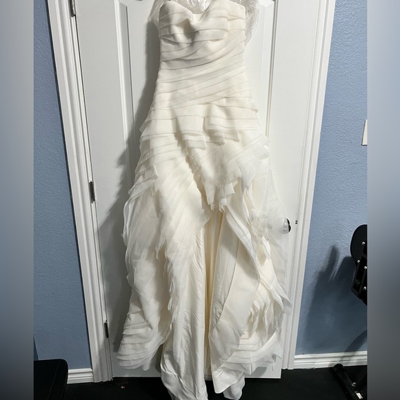 Vera Wang White wedding Dress NEVER WORN new with tags - Picture 1 of 3